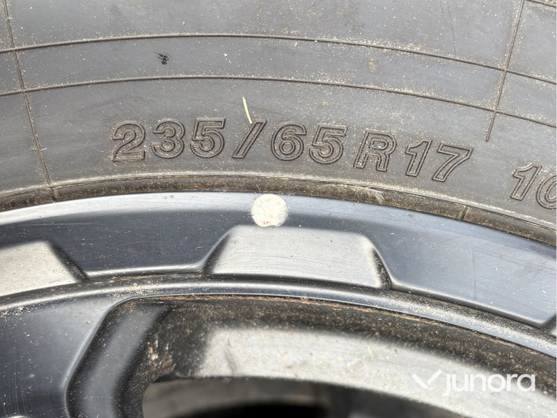 Dubbdäck + fälg - Yokohama, 235/65 R17