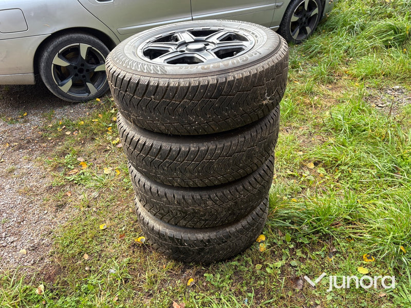 Dubbdäck + fälg - Yokohama, 235/65 R17