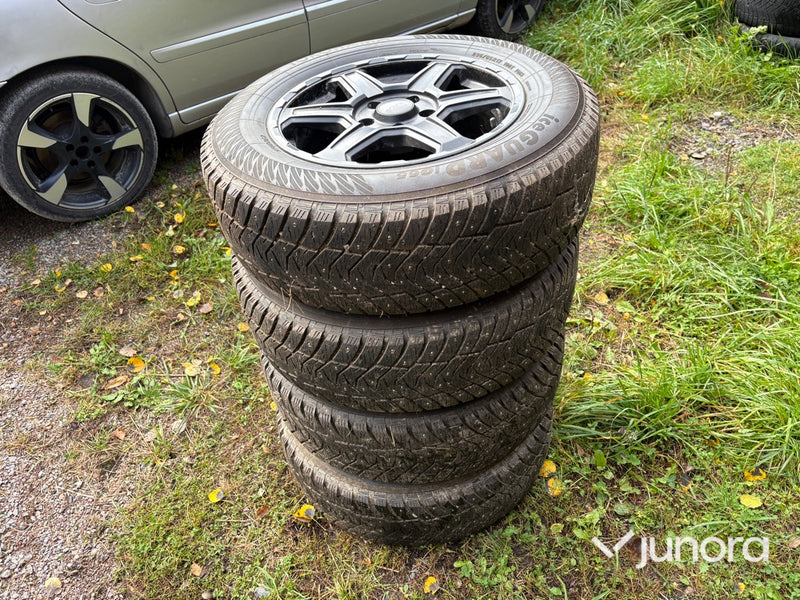 Dubbdäck + fälg - Yokohama, 235/65 R17