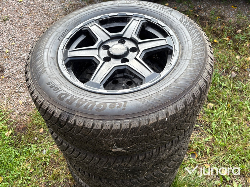 Dubbdäck + fälg - Yokohama, 235/65 R17