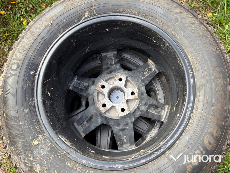 Dubbdäck + fälg - Yokohama, 235/65 R17