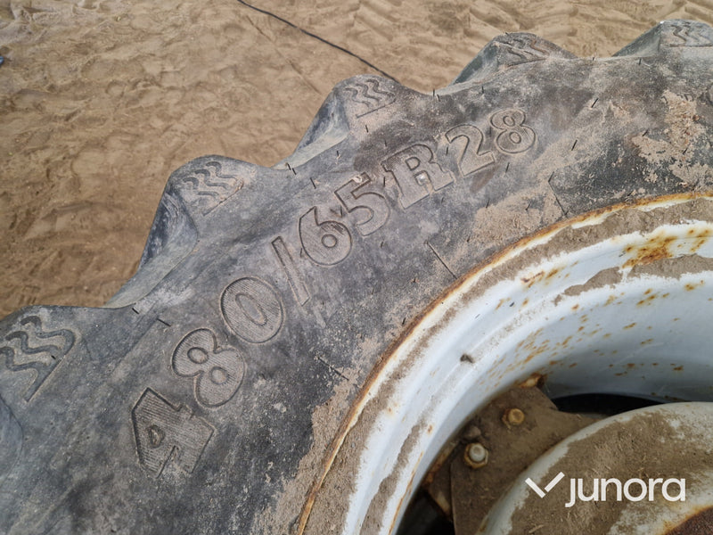 Traktordäck Agrimax 480/65 R28 Valtra Fälgar