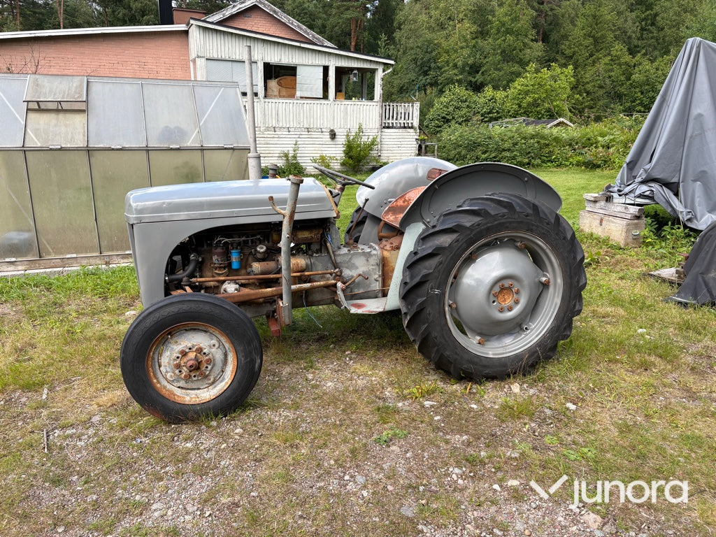 Traktor - Grålle - Massey Ferguson TE-D20