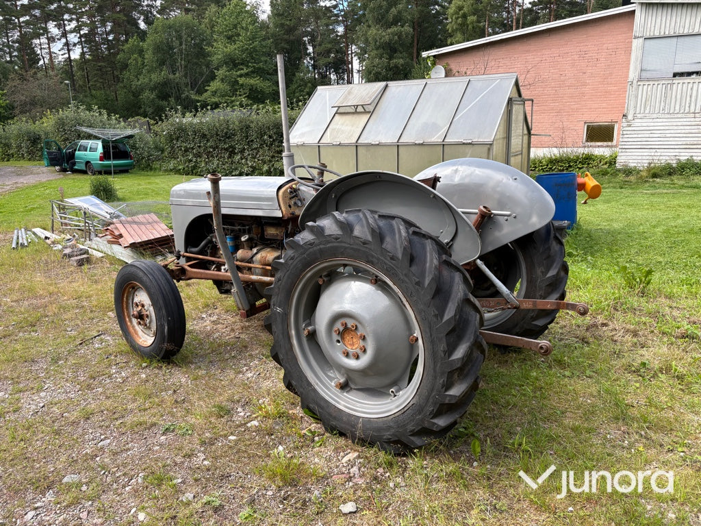 Traktor - Grålle - Massey Ferguson TE-D20