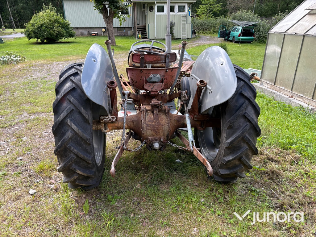Traktor - Grålle - Massey Ferguson TE-D20