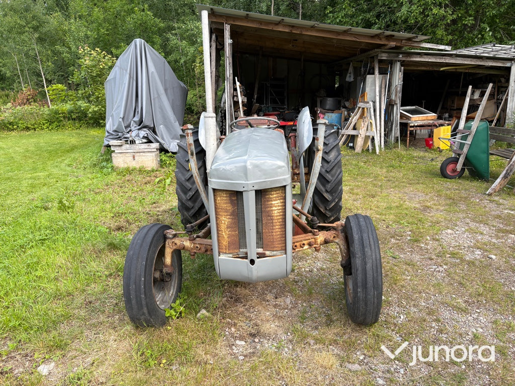 Traktor - Grålle - Massey Ferguson TE-D20