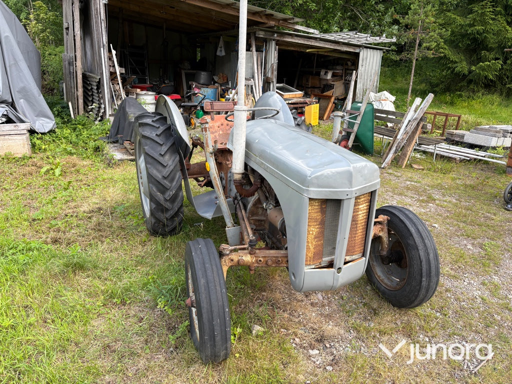 Traktor - Grålle - Massey Ferguson TE-D20