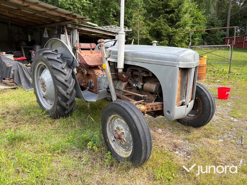 Traktor - Grålle - Massey Ferguson TE-D20