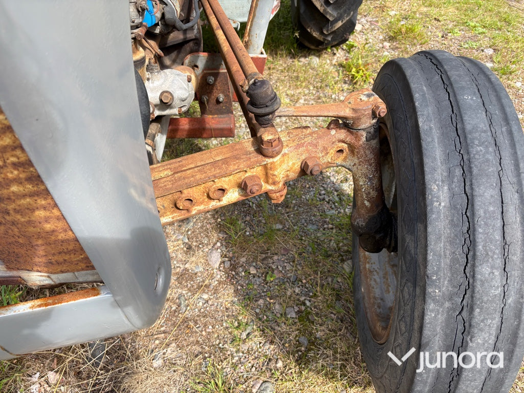Traktor - Grålle - Massey Ferguson TE-D20