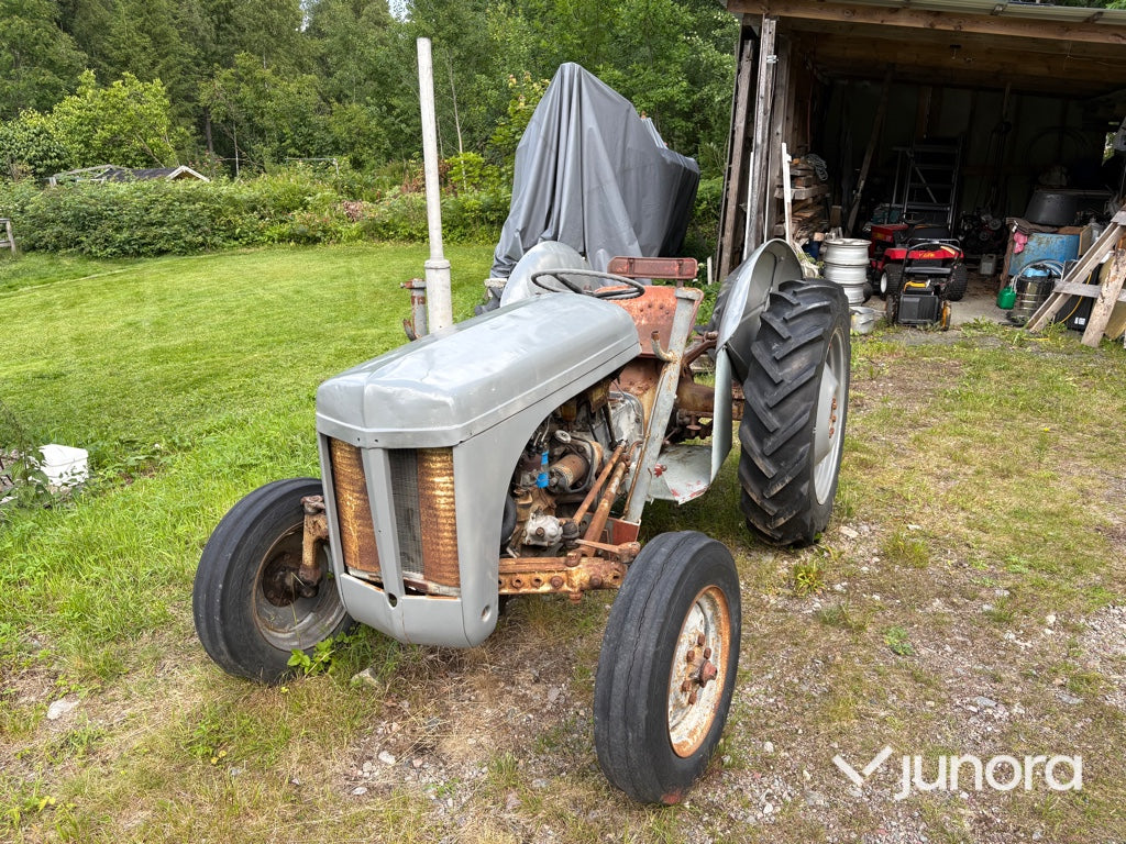 Traktor - Grålle - Massey Ferguson TE-D20