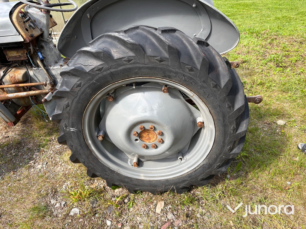 Traktor - Grålle - Massey Ferguson TE-D20