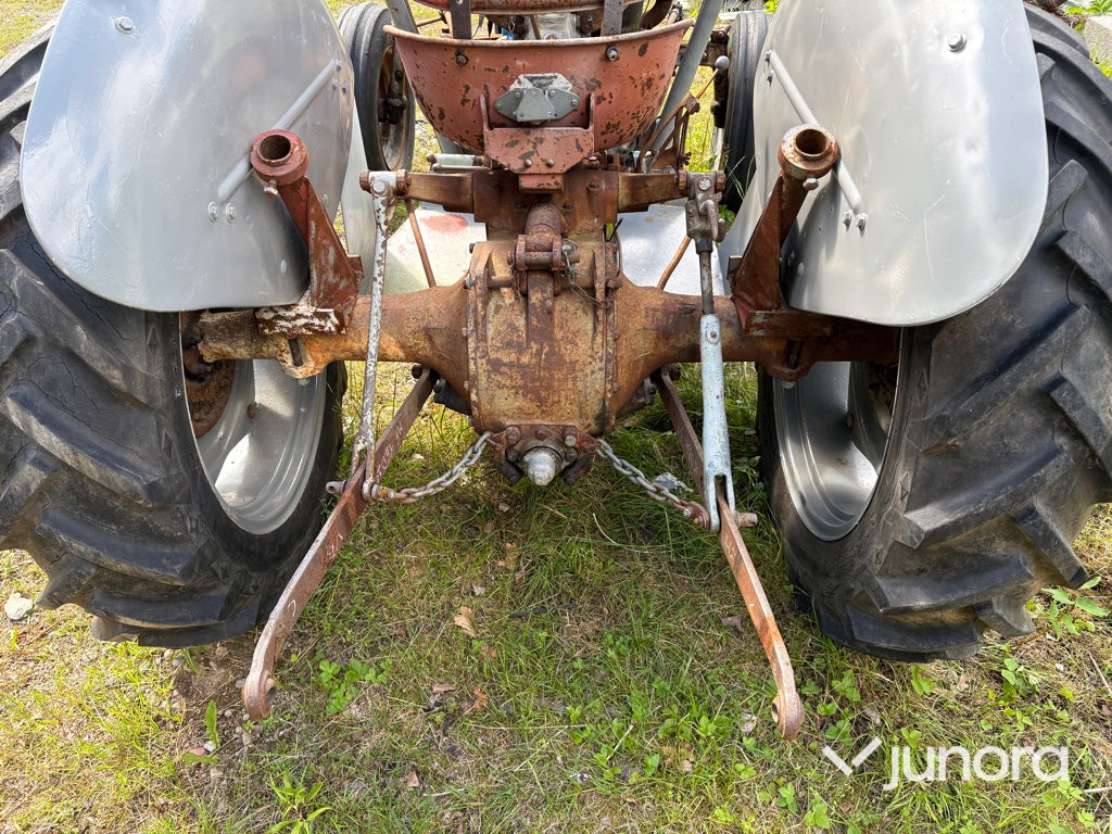 Traktor - Grålle - Massey Ferguson TE-D20