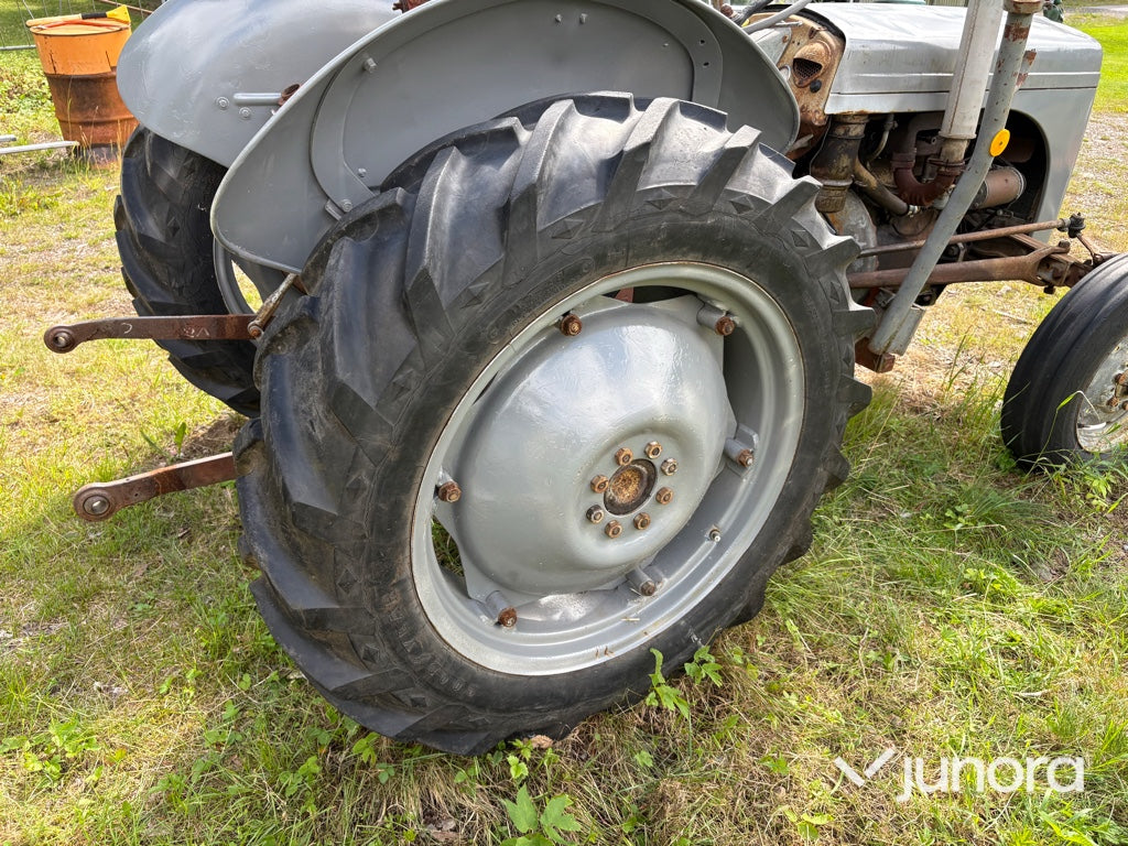 Traktor - Grålle - Massey Ferguson TE-D20