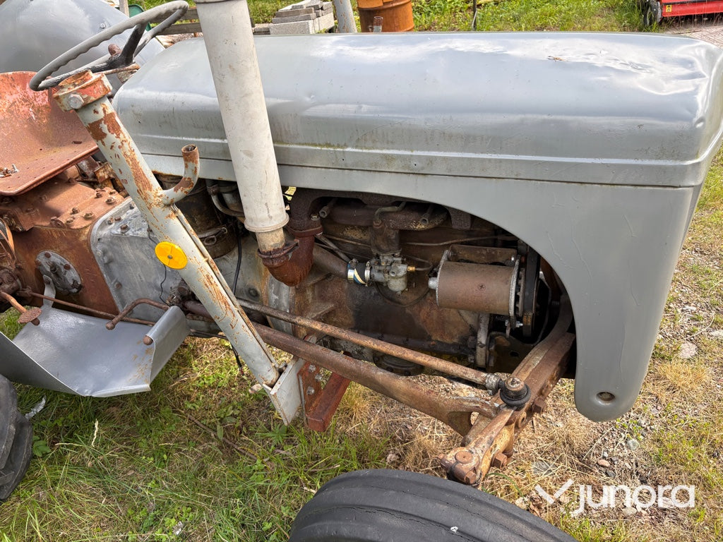 Traktor - Grålle - Massey Ferguson TE-D20
