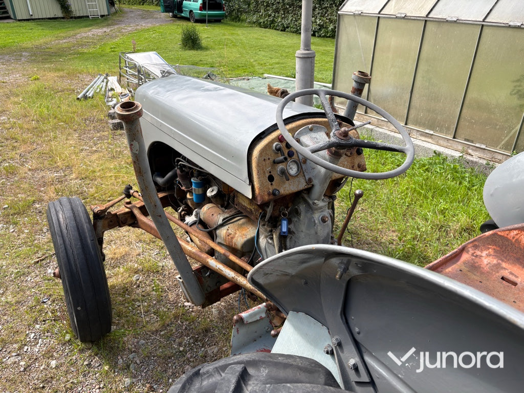 Traktor - Grålle - Massey Ferguson TE-D20
