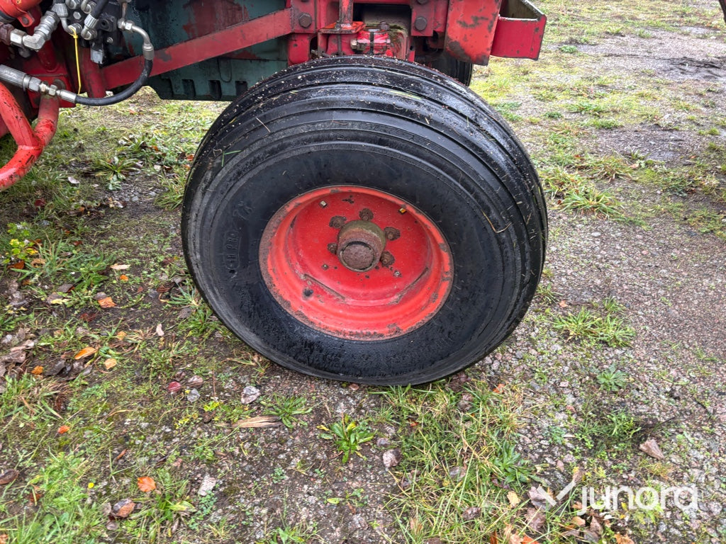 Traktor Volvo BM 500 med Ålö Quick 3030 frontlastare