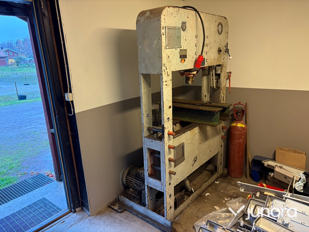 Hydraulpress - Hiab H100E, 100 ton