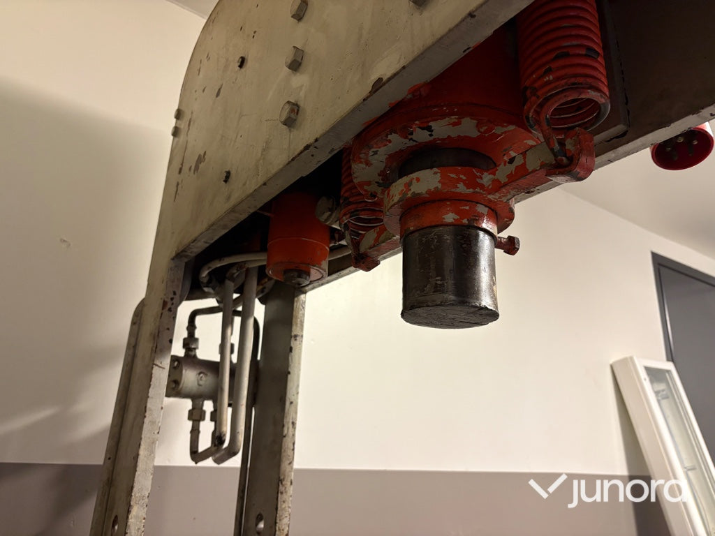 Hydraulpress - Hiab H100E, 100 ton
