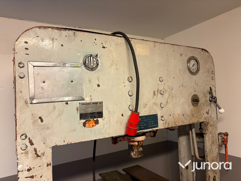 Hydraulpress - Hiab H100E, 100 ton