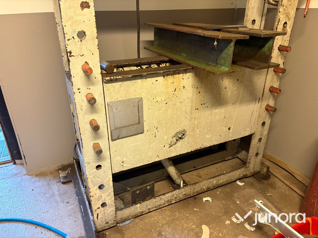 Hydraulpress - Hiab H100E, 100 ton
