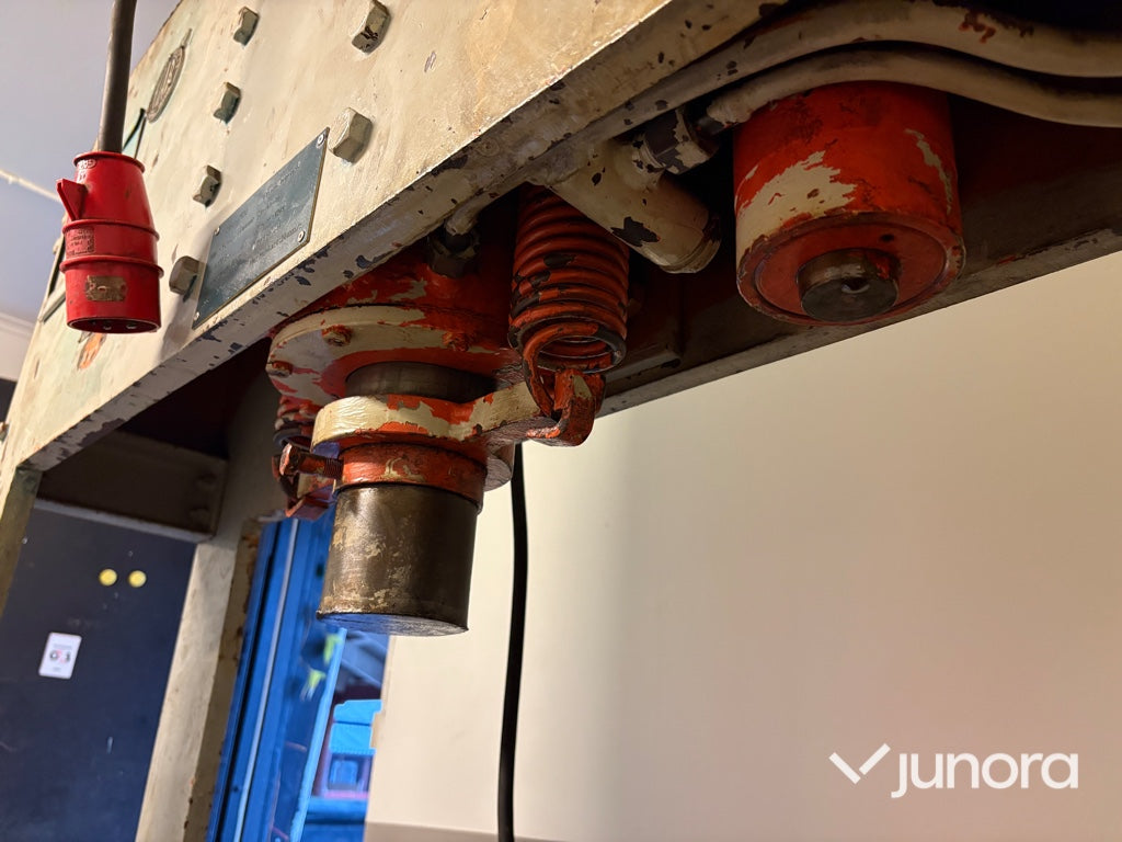 Hydraulpress - Hiab H100E, 100 ton
