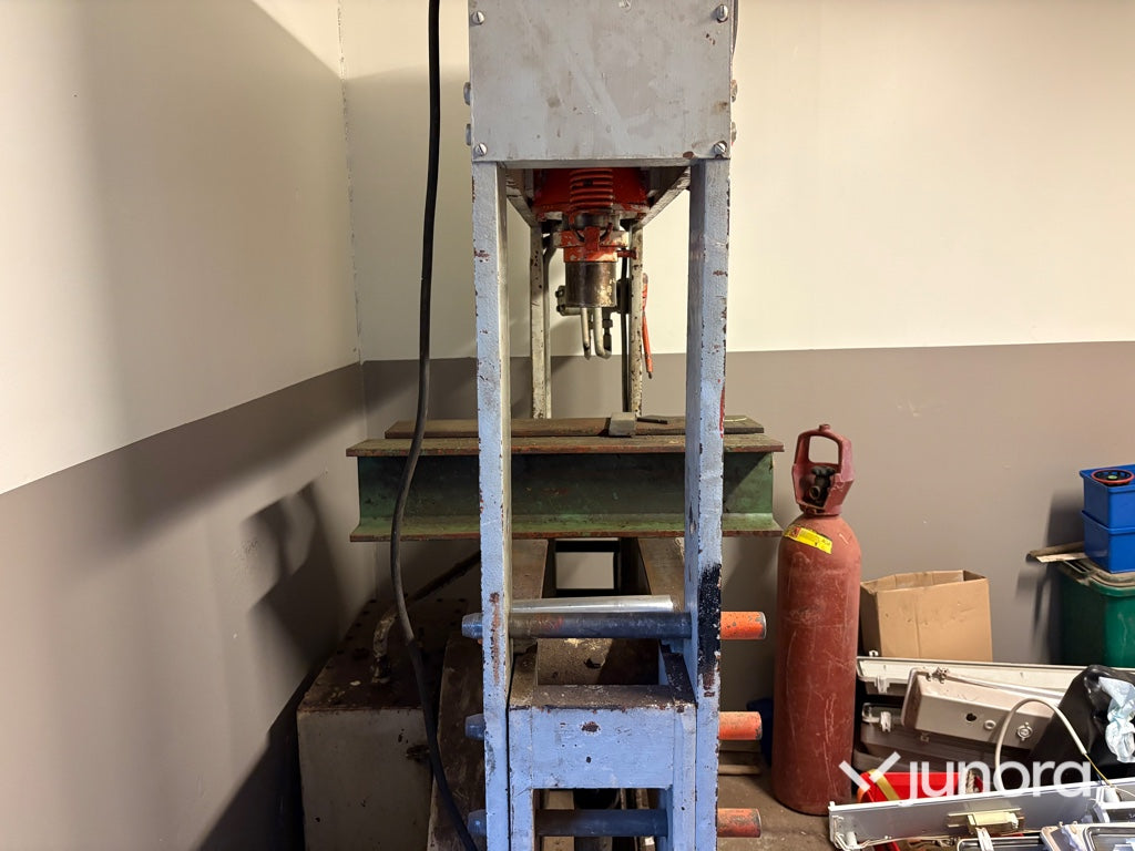 Hydraulpress - Hiab H100E, 100 ton