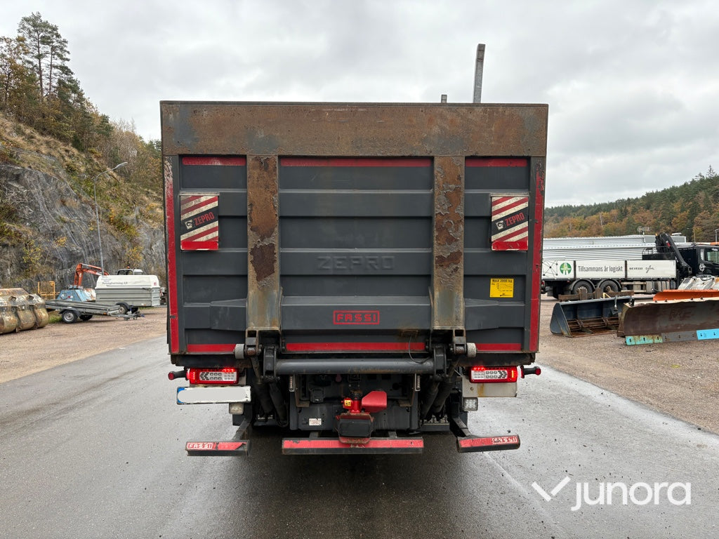 Lastbil med kran - Volvo FM 370 FASSI F155