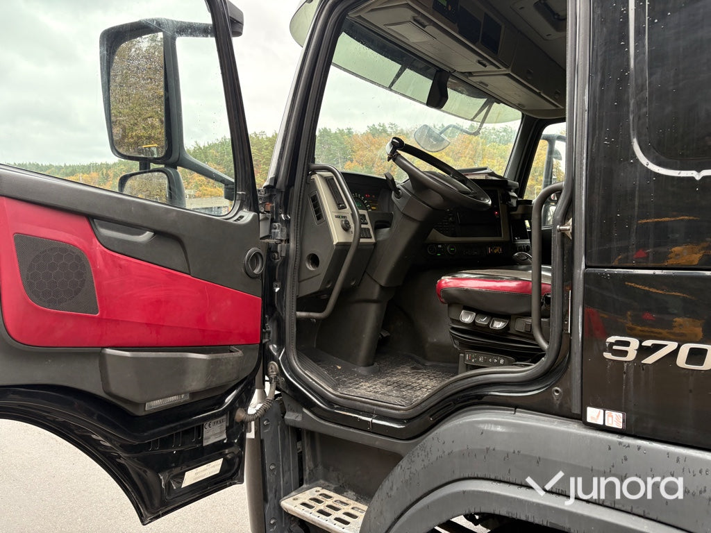 Lastbil med kran - Volvo FM 370 FASSI F155