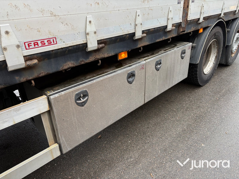 Lastbil med kran - Volvo FM 370 FASSI F155