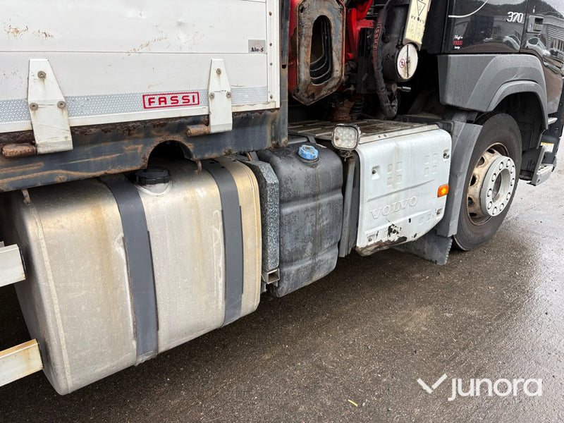 Lastbil med kran - Volvo FM 370 FASSI F155
