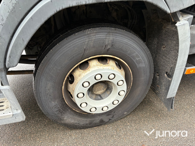 Lastbil med kran - Volvo FM 370 FASSI F155