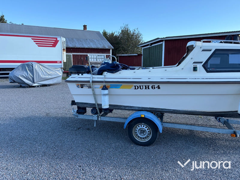 Motorbåt - Uttern 5000 DUH 64