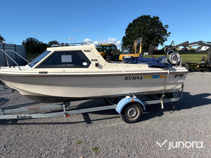 Motorbåt - Uttern 5000 DUH 64