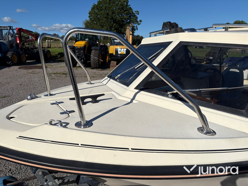 Motorbåt - Uttern 5000 DUH 64