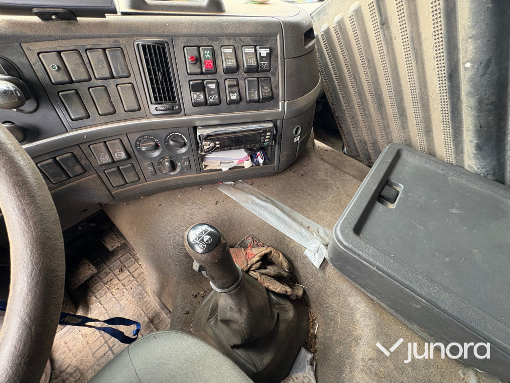 Djurtransport Volvo FM9 6x2