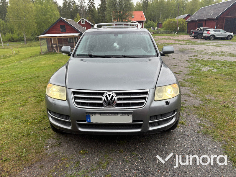 EPA / A-Traktor Volkswagen Touareg V8