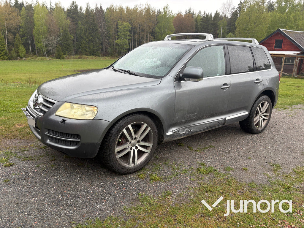 EPA / A-Traktor - Volkswagen Touareg V8