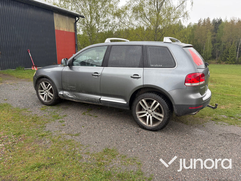 EPA / A-Traktor Volkswagen Touareg V8