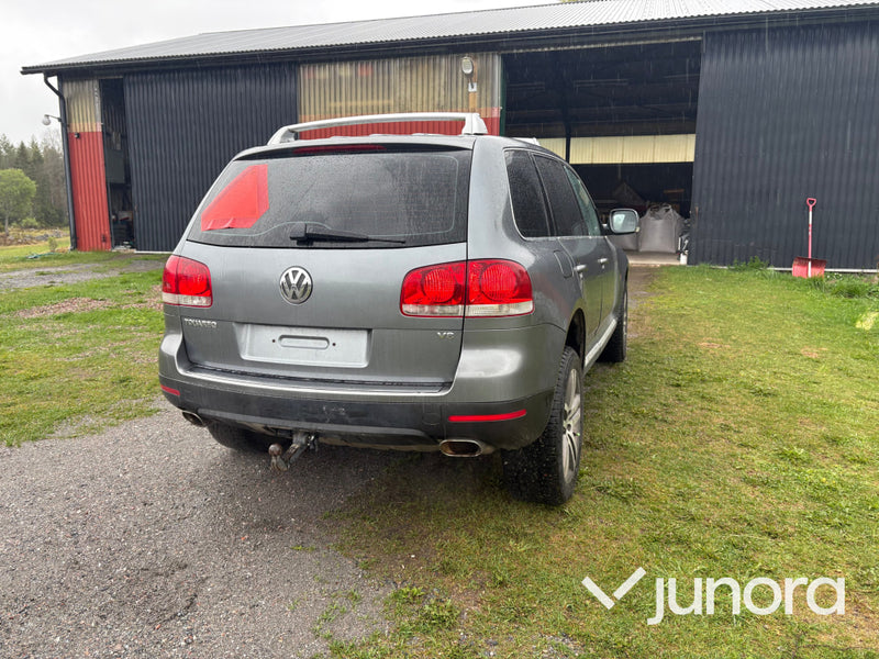 EPA / A-Traktor Volkswagen Touareg V8