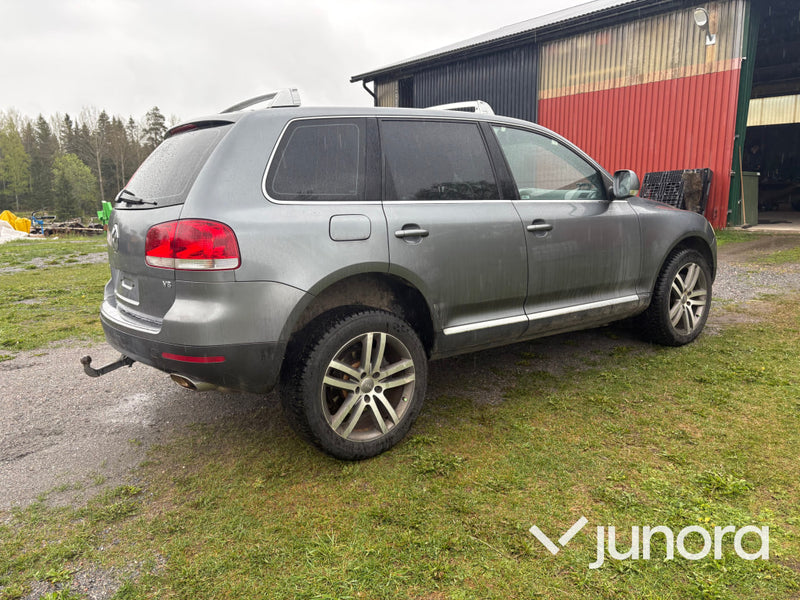 EPA / A-Traktor Volkswagen Touareg V8