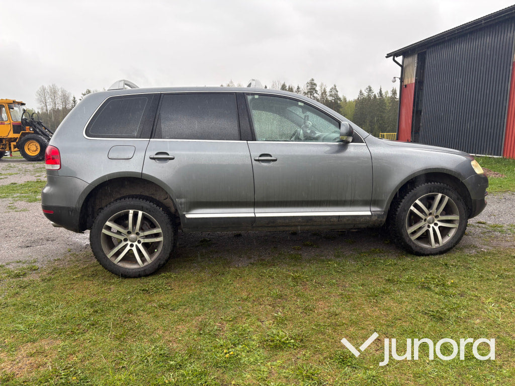 EPA / A-Traktor - Volkswagen Touareg V8