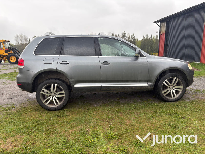 EPA / A-Traktor Volkswagen Touareg V8