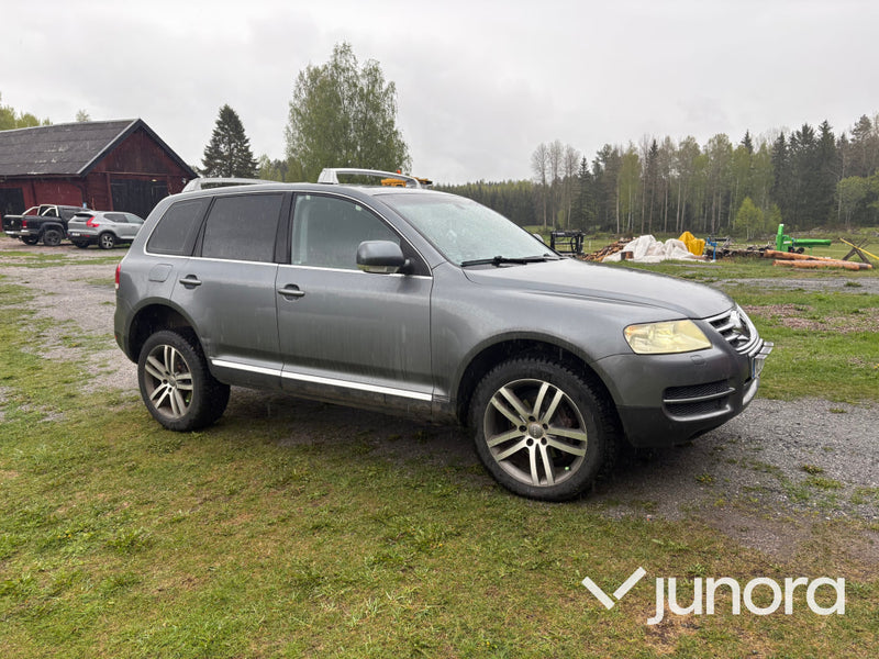 EPA / A-Traktor Volkswagen Touareg V8