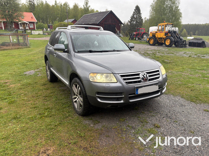 EPA / A-Traktor Volkswagen Touareg V8