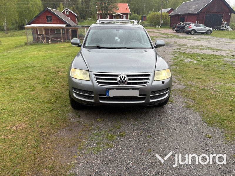 EPA / A-Traktor Volkswagen Touareg V8