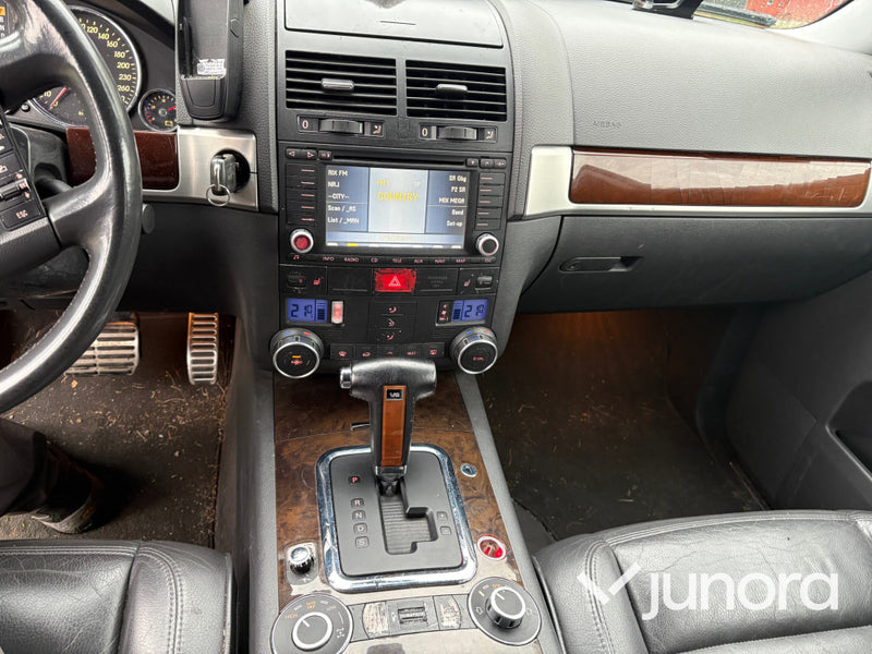 EPA / A-Traktor Volkswagen Touareg V8