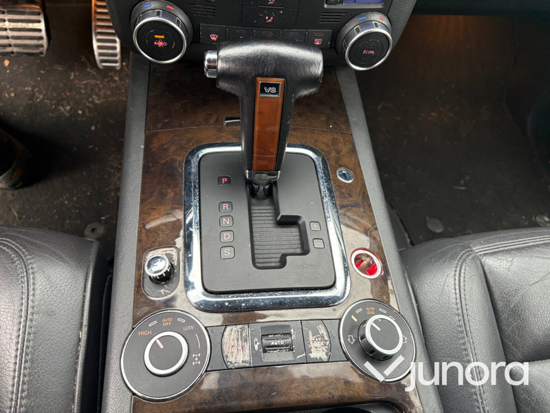 EPA / A-Traktor Volkswagen Touareg V8