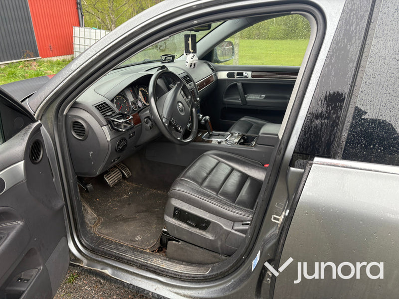 EPA / A-Traktor Volkswagen Touareg V8