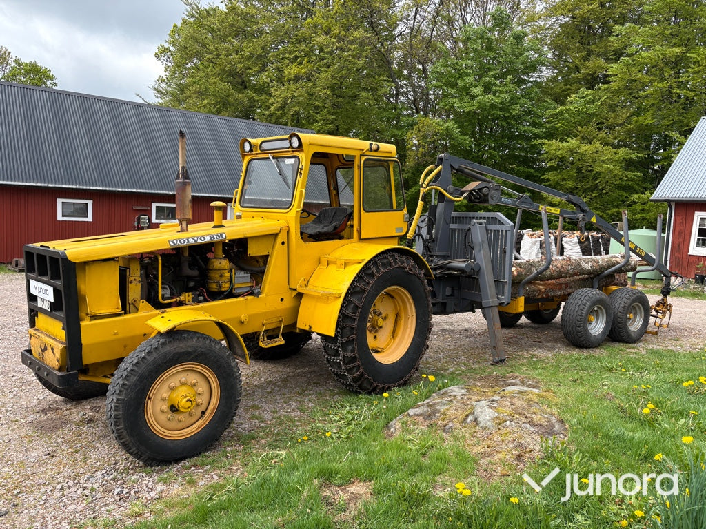 Traktor - Volvo BM 675 med Mowi 250 skogsvagn och kran