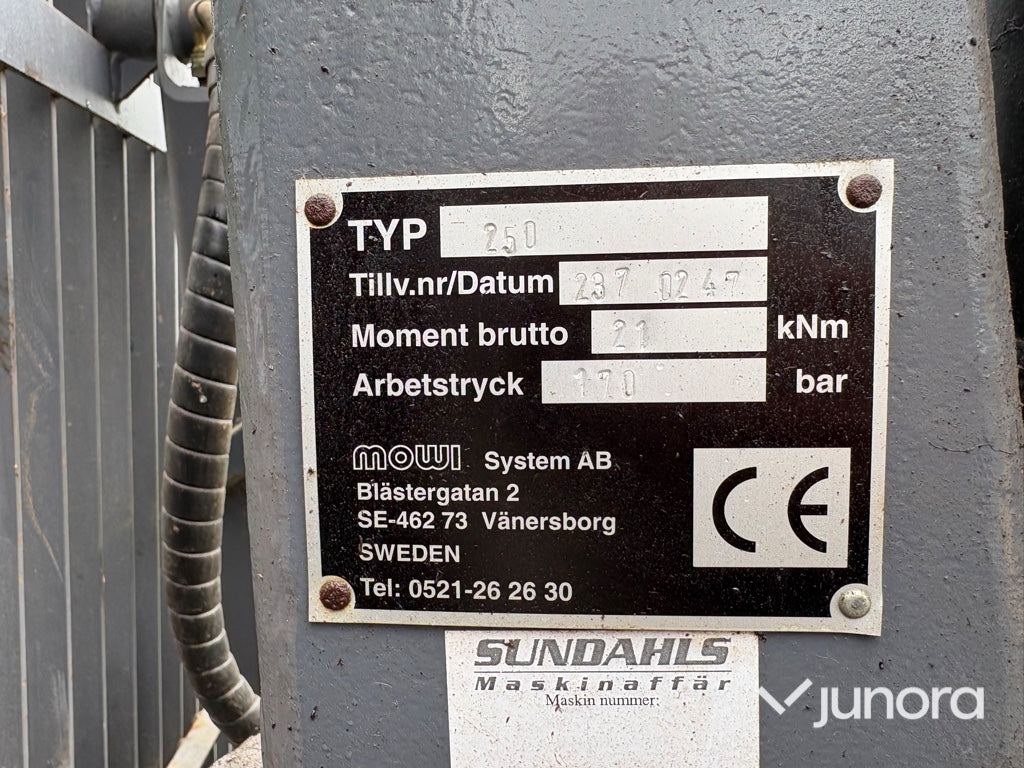 Traktor - Volvo BM 675 med Mowi 250 skogsvagn och kran
